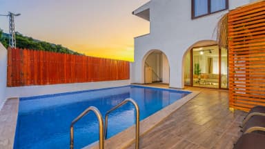 Villa Ceyhan Korunaklı Havuz 57