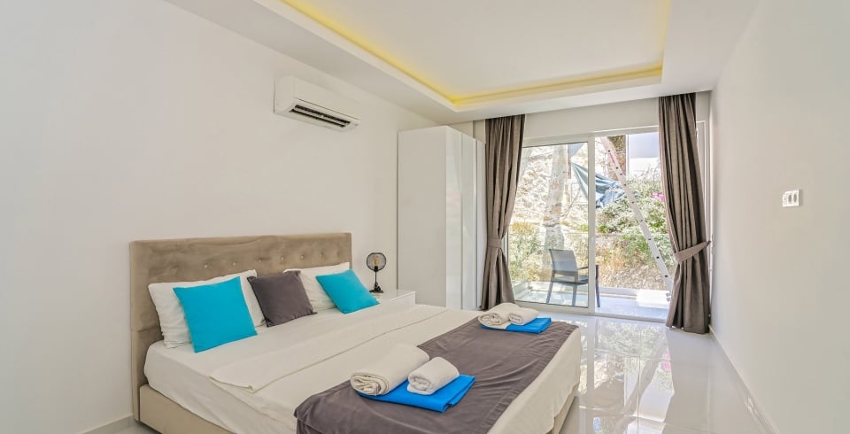 Villa Merit Crystal