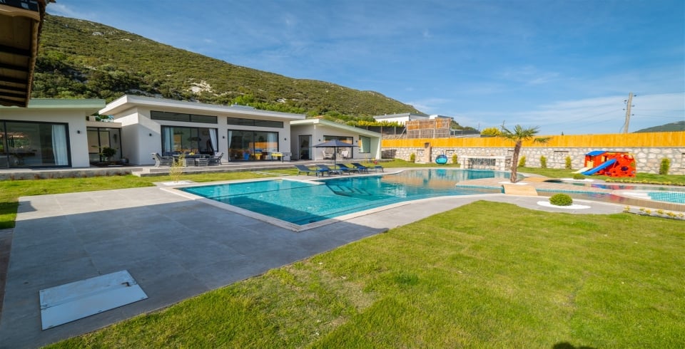 Villa Green House