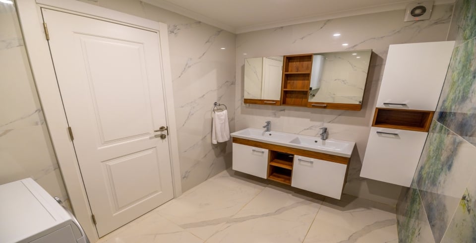 Villa Elena White 1