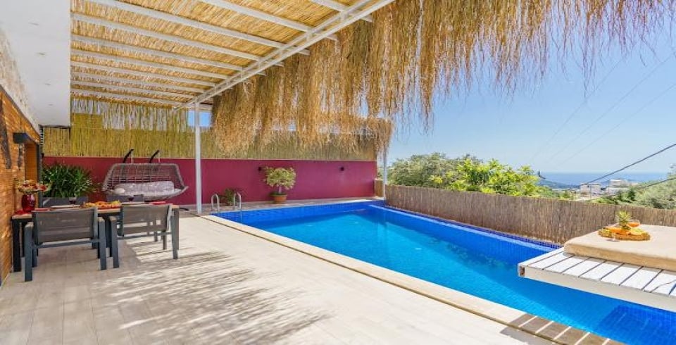 Villa Mira Queen