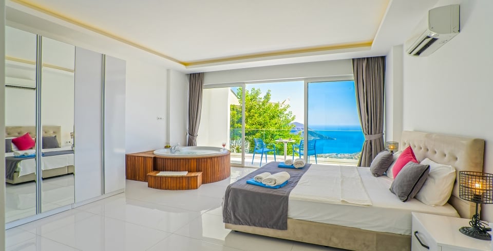 Villa Merit Crystal