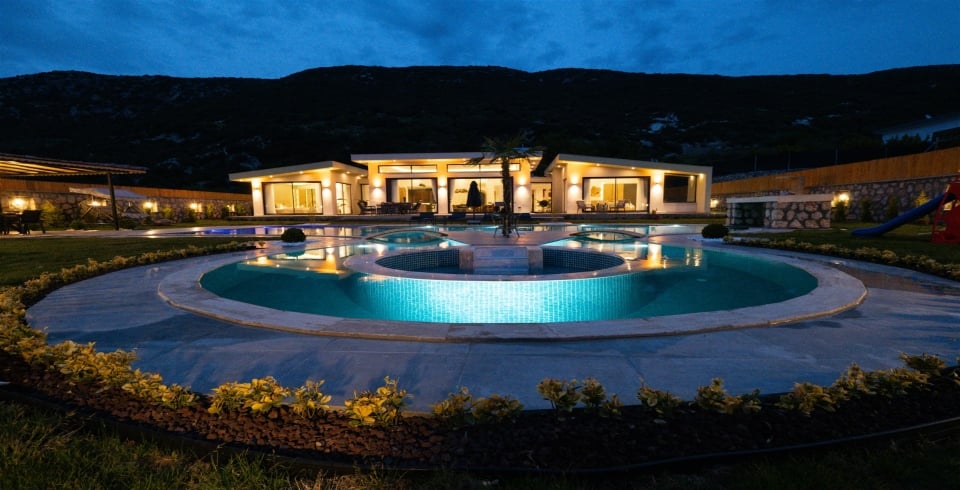 Villa Green House