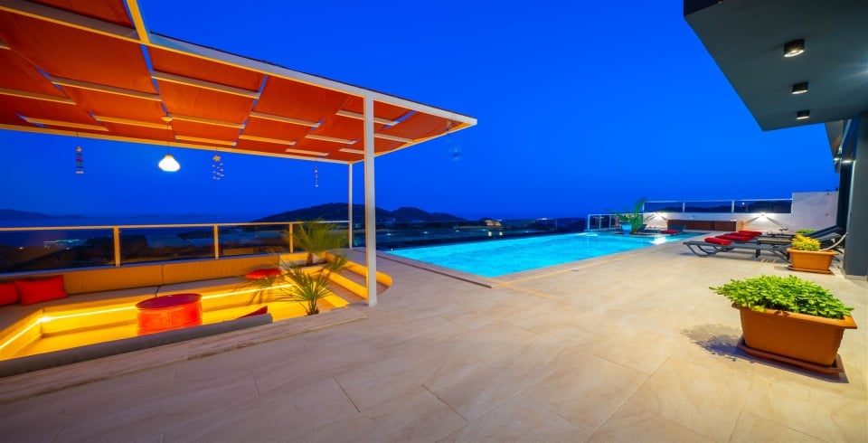 Villa Dark Palace