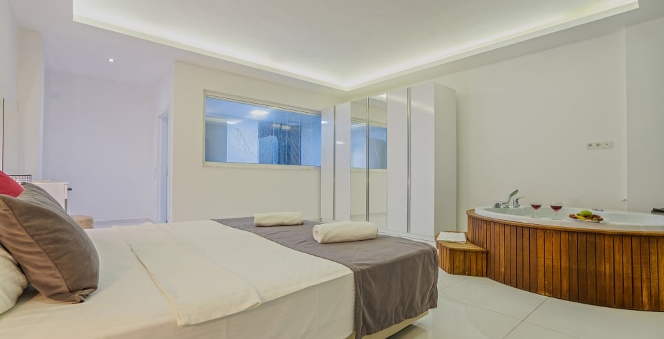 Villa Merit Crystal