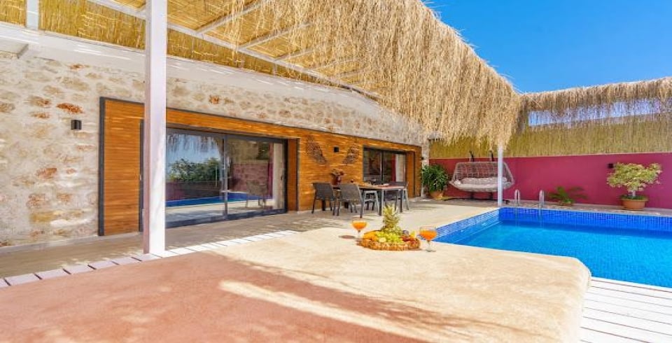 Villa Mira Queen