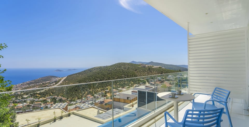Villa Merit Crystal