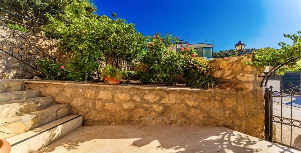 Apart Kara Kalkan