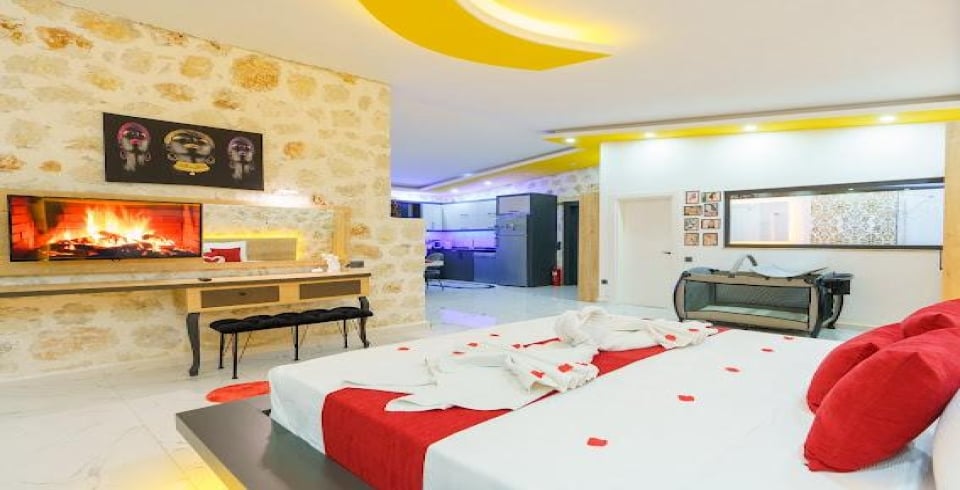 Villa Mira Queen