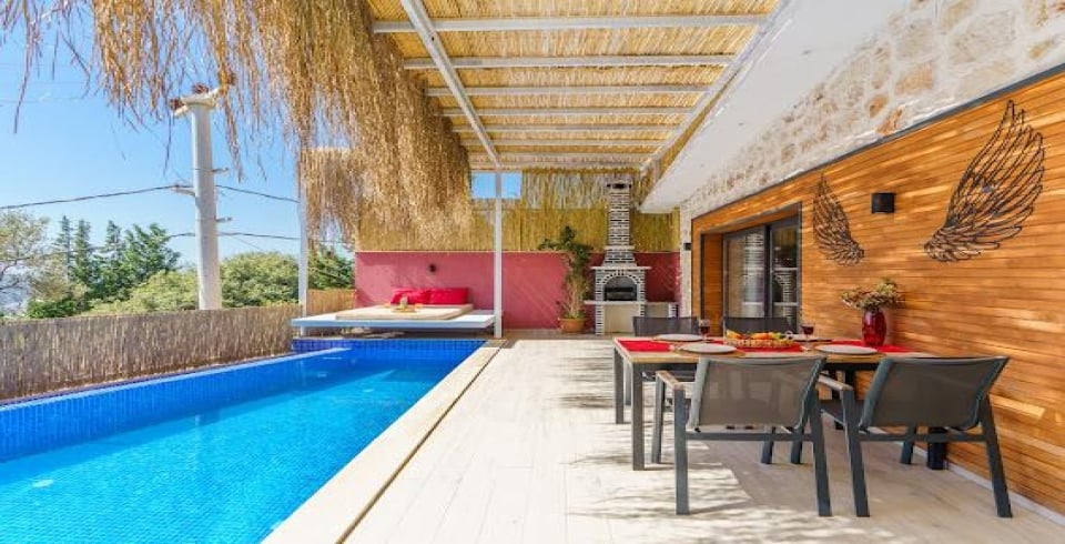 Villa Mira Queen