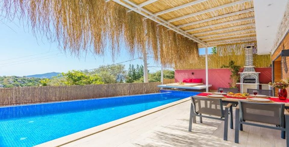 Villa Mira Queen