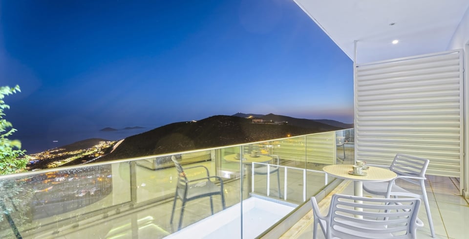 Villa Merit Crystal