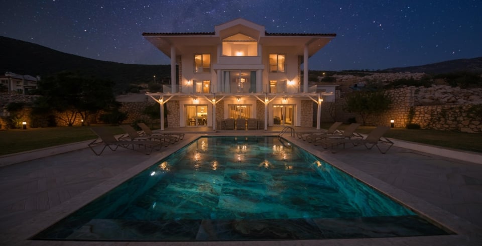Villa Elena White 2