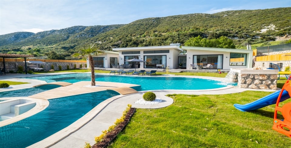 Villa Green House