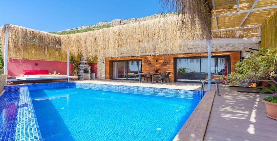 Villa Mira Queen