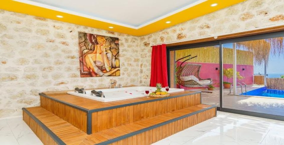 Villa Mira Queen