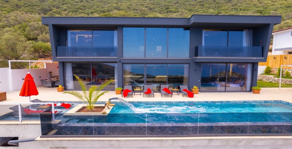 Villa Dark Palace