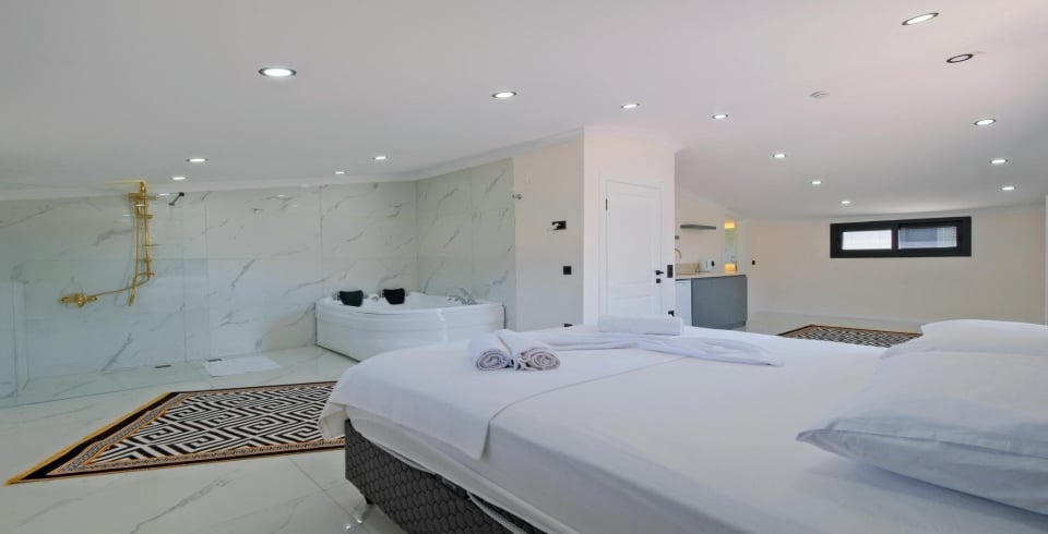 Villa White Day 2
