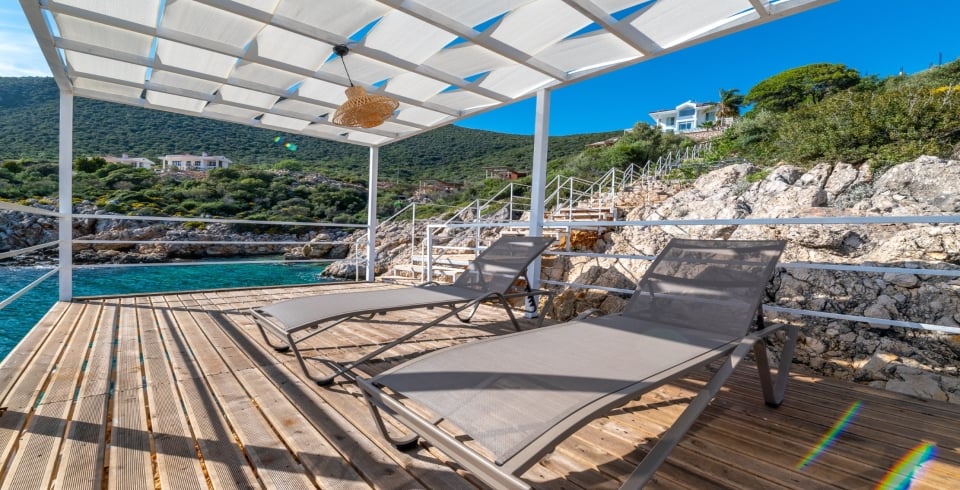 Villa Elena White 1