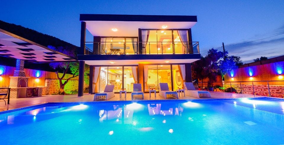 Villa Black Rose